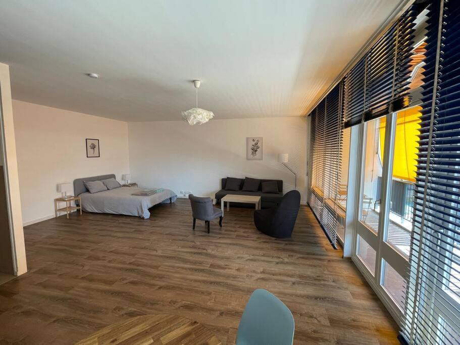 Wide, Bright And Quiet Loft Apartamento